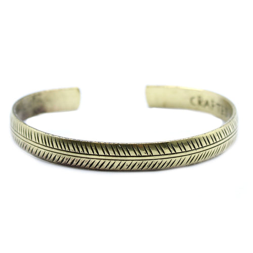 Bracelet Tibétain Fin en Laiton – Motif Feuille Tribale