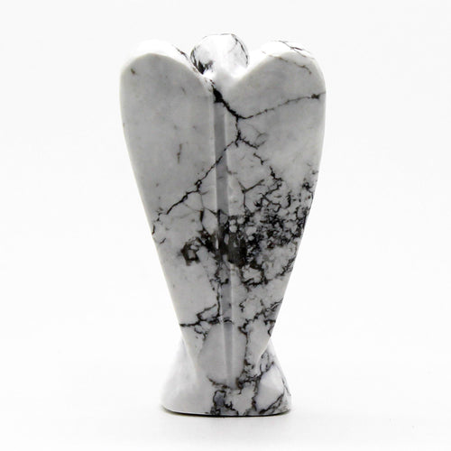 Ange sculpté en Howlite blanche