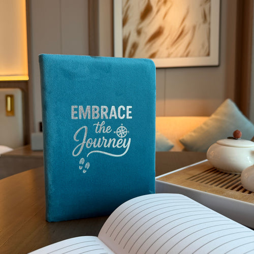 Carnet en Velours Bleu Ciel 80 Pages – Savoure le Voyage