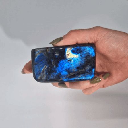 Labradorite de Madagascar – Pierre Moyenne (250-370 g, 65-90 mm)
