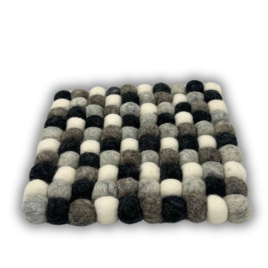 Set de Table Carré en Perles de Feutre – Gris Multicolore 20 cm