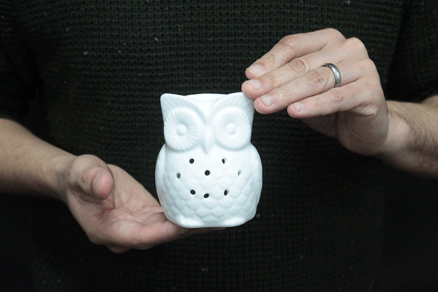 Brûle-Parfum en Céramique Blanche – Motif Hibou Ajouré, Modèle Haut