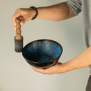 Bol Chantant Tibétain en Aluminium – Champignon Magique Bleu (20 cm)