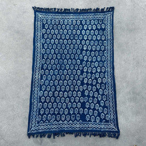 Jeté de Canapé Indigo en Coton Motif Fleuri – 170 x 120 cm